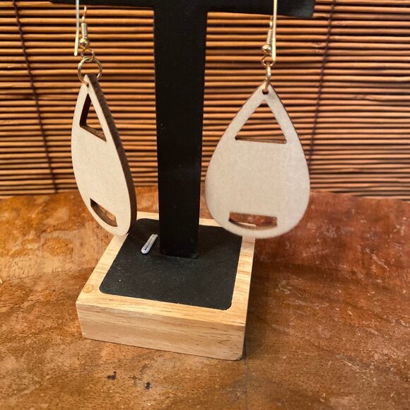 NWT Give Thanks Wooden Cut out Pierced Earrings Thanksgiving Autumn - Picture 2 of 2